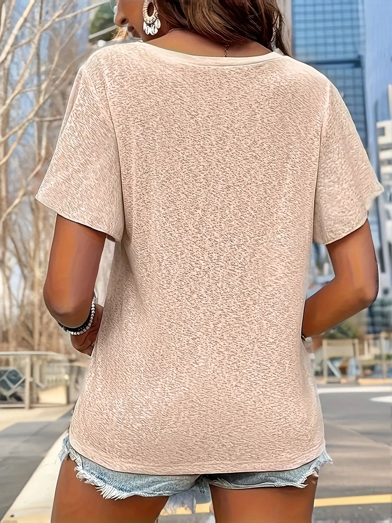 T-shirt col en V à manches évasées - Éclat Ô quotidien